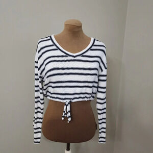 Aeropostale size S long sleeve striped cropped sweater black and with lightweigh